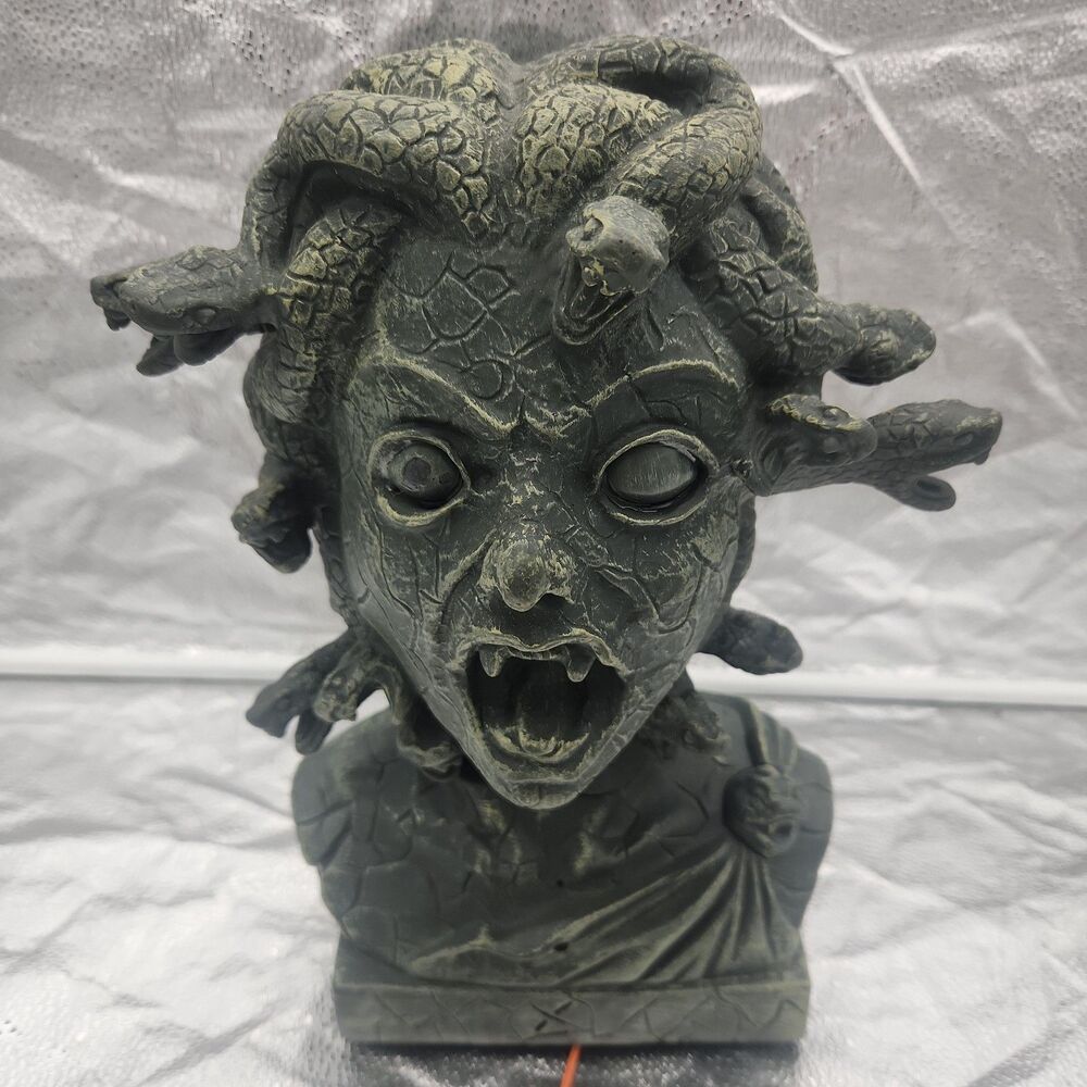 Figure Medusa Motion Activated Animated Snakes Magic Power 2011 Test Button